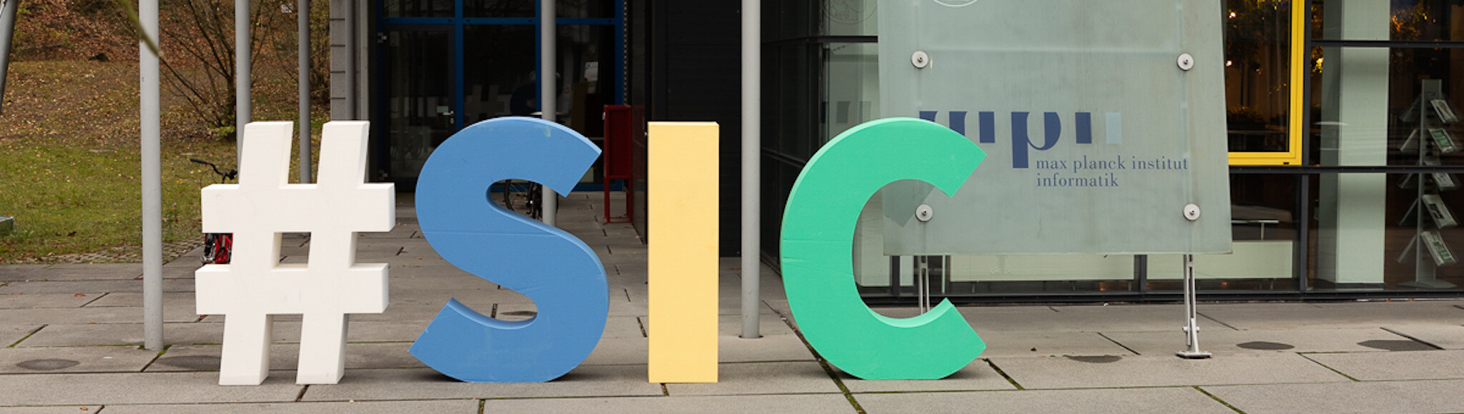 MPII23006-1 Letters "SIC" in front of building E1.4